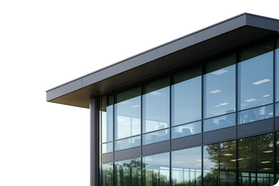 Modernes Bürogebäude mit großen Glasflächen und Sonnenschutzfolie